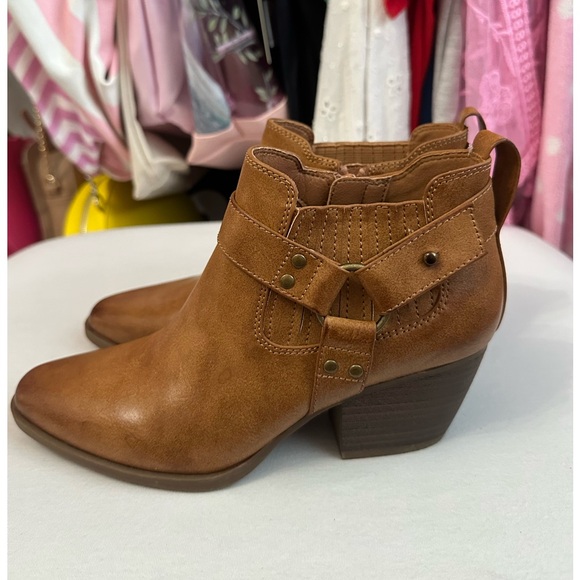 Frye and Co. Saddle Tan Ankle Boot Size 6 - Picture 3 of 9